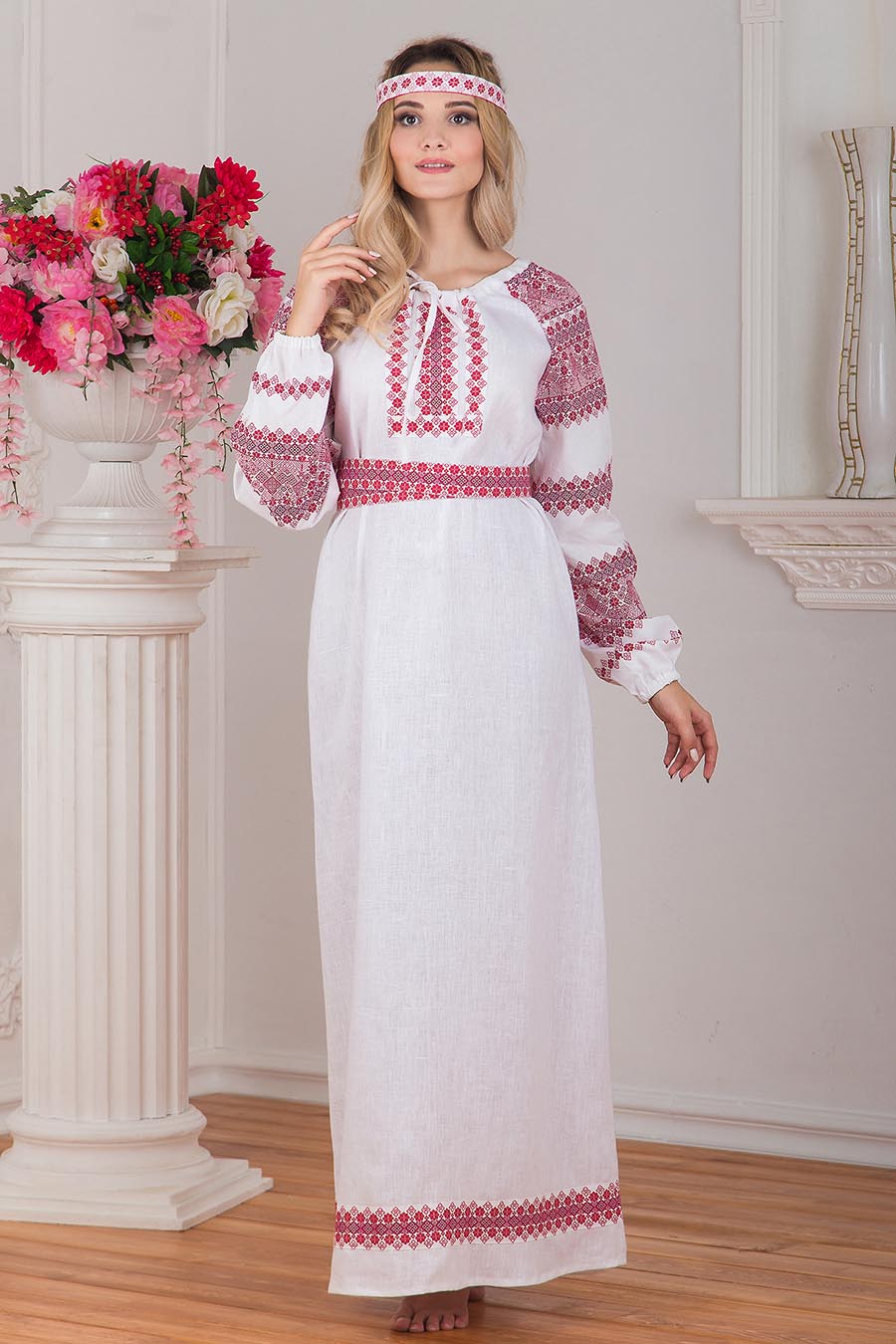 Women in Slavic costumes in Ernakulam