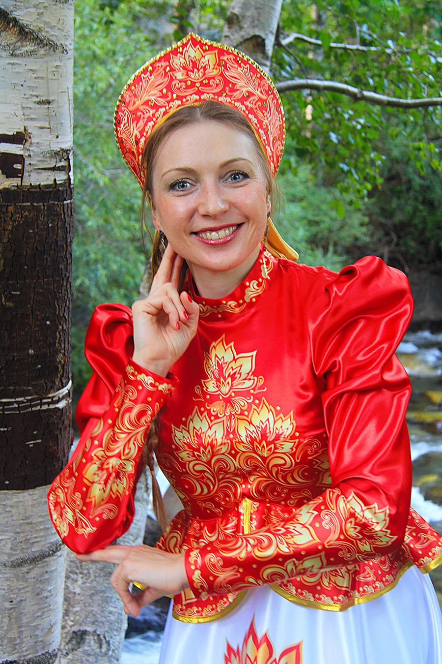 Women in Slavic costumes in Ernakulam