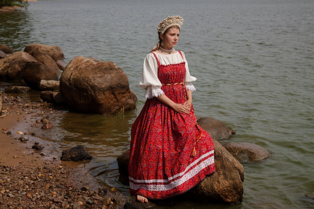 Women in Slavic costumes in Ernakulam