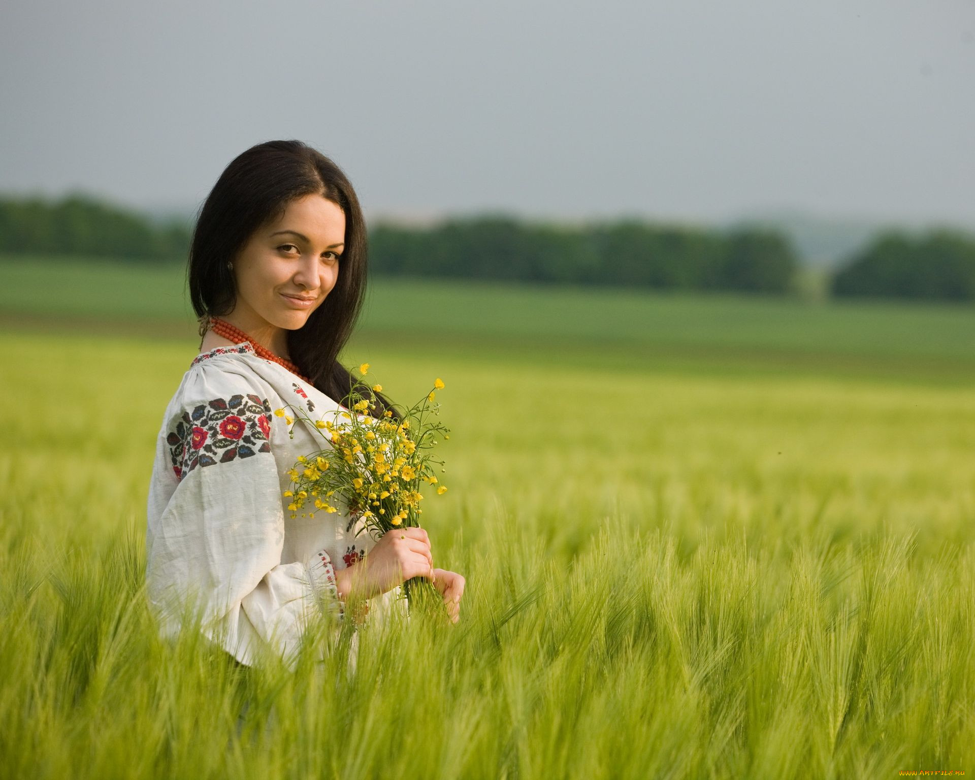 Women in Slavic costumes in Ernakulam