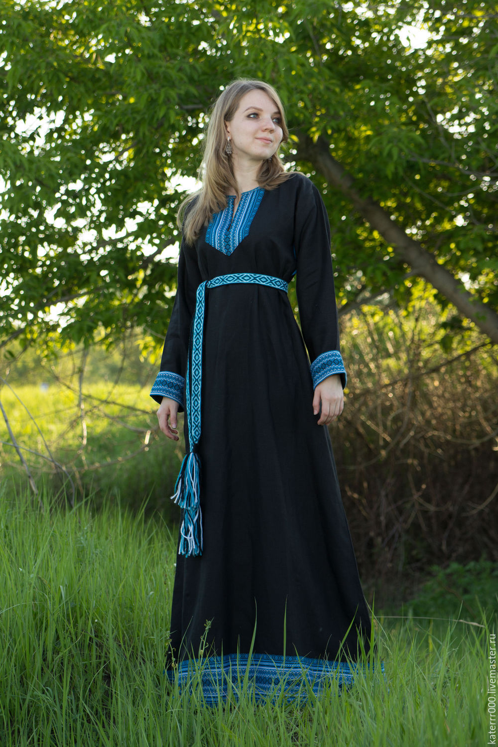 Women in Slavic costumes in Ernakulam