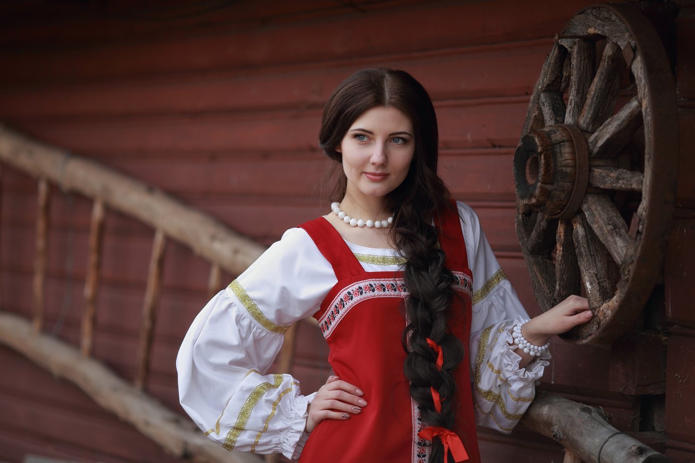Girls in Slavic costumes in Ernakulam
