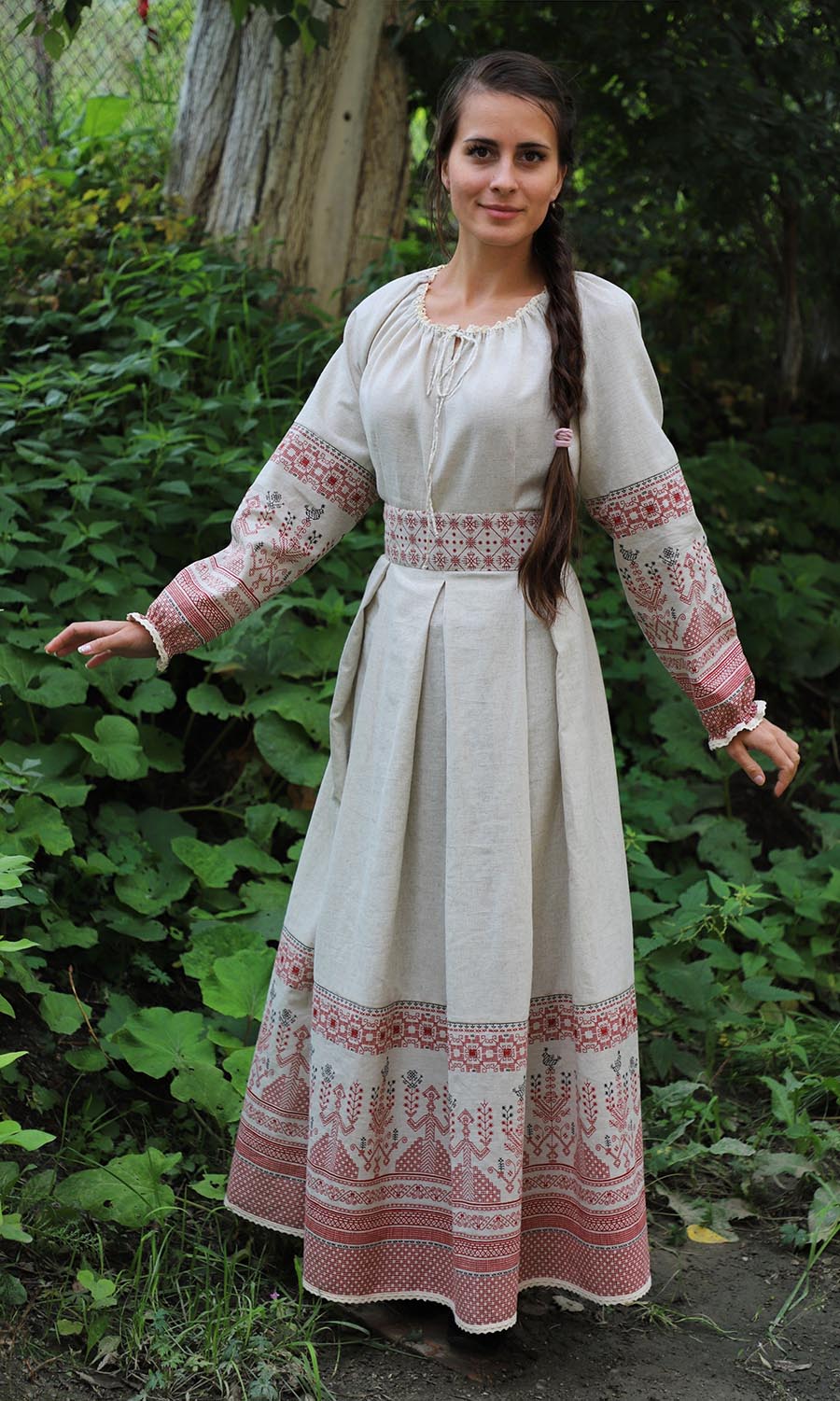 Girls in Slavic costumes in Ernakulam