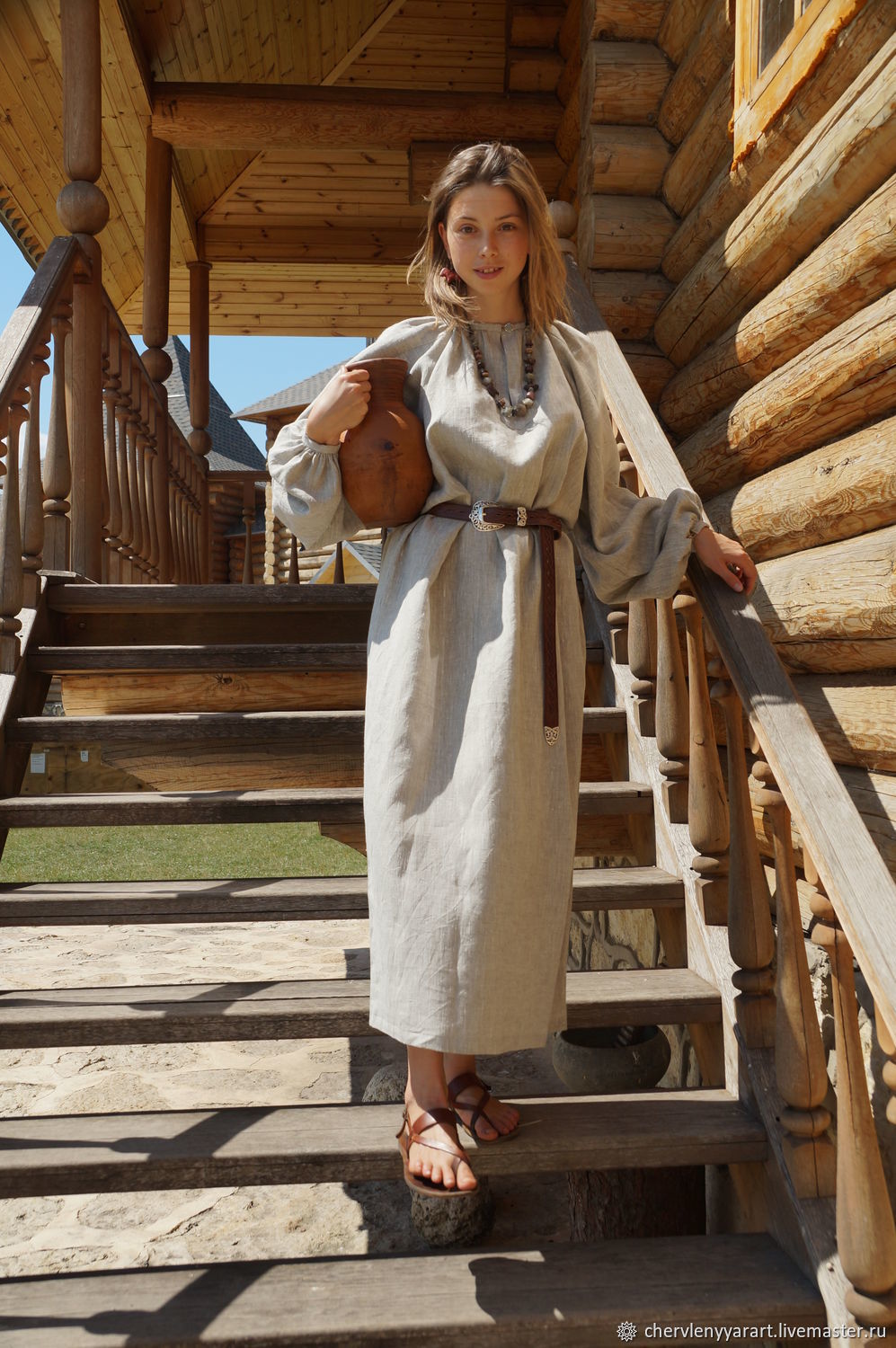 Girls in Slavic costumes in Ernakulam