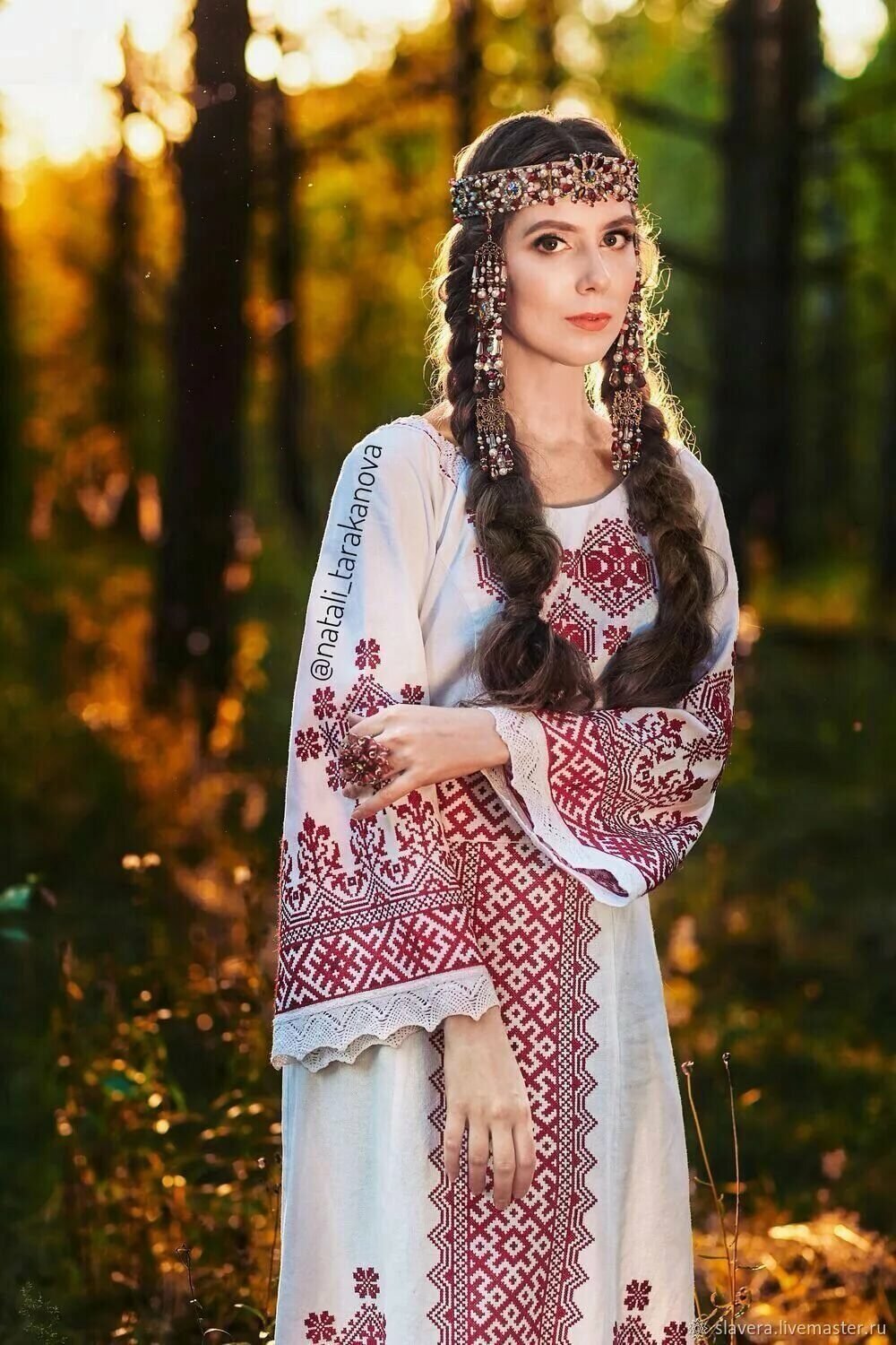 Girls in Slavic costumes in Ernakulam
