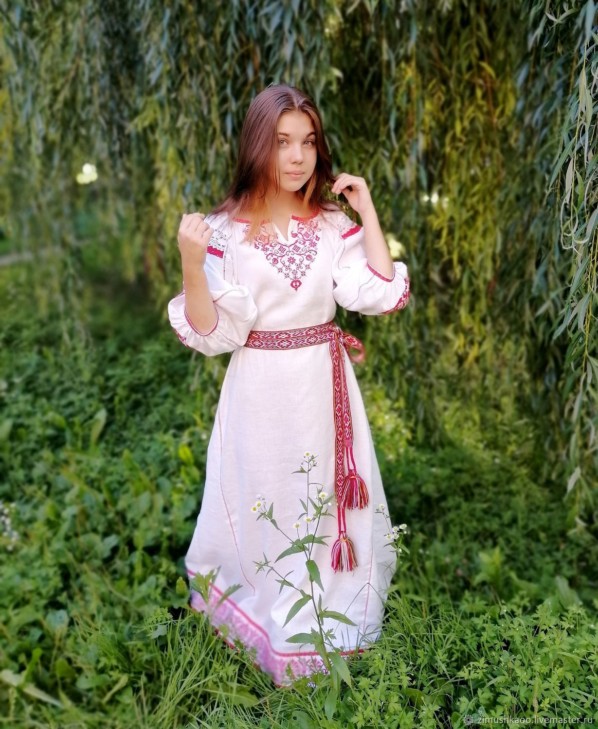 Girl Girls in Slavic costumes in Ernakulam